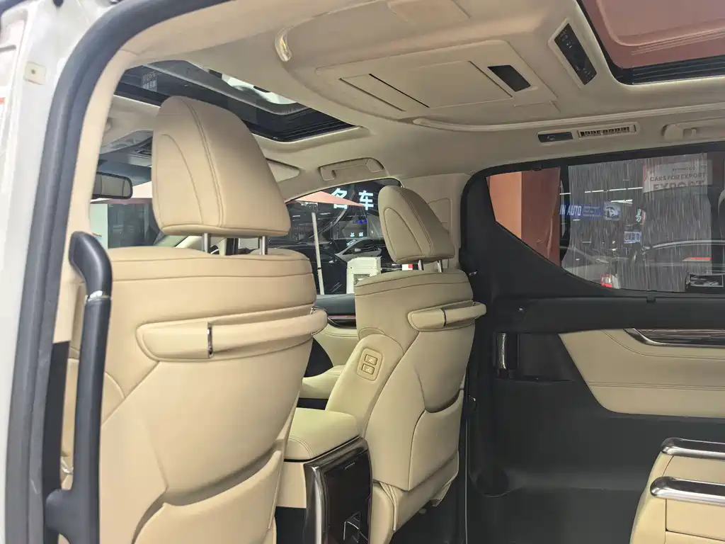 Toyota Alphard 2017 — фото 15