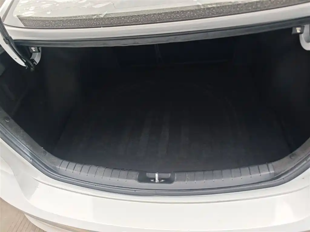 Hyundai Elantra 2020 — фото 19