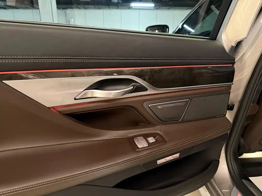 BMW 7 Series 2018 — фото 27