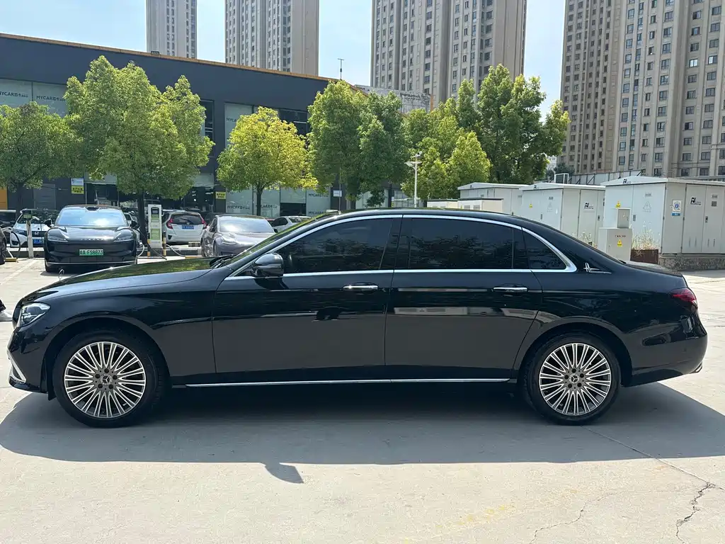 Mercedes-Benz E-Class 2023 — фото 3