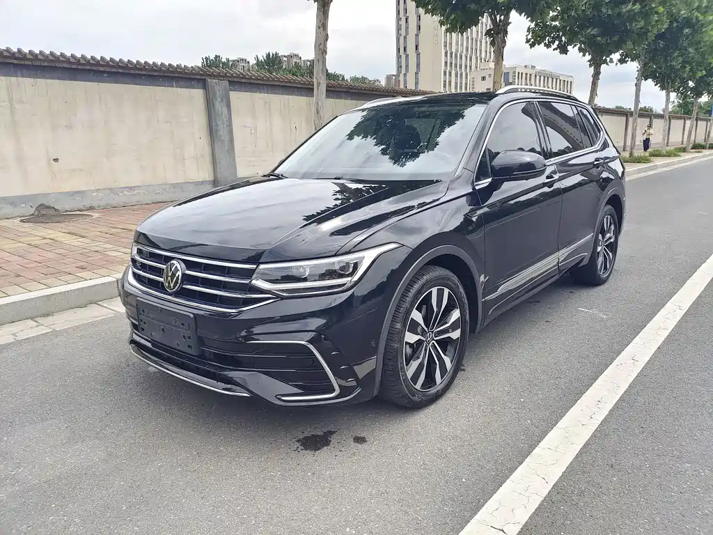 Volkswagen Tiguan L 2021 — фото 1