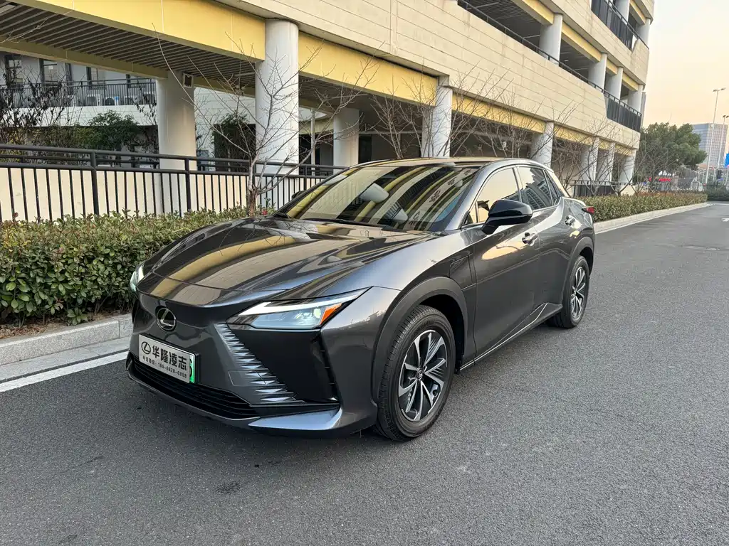 Lexus RZ 2023