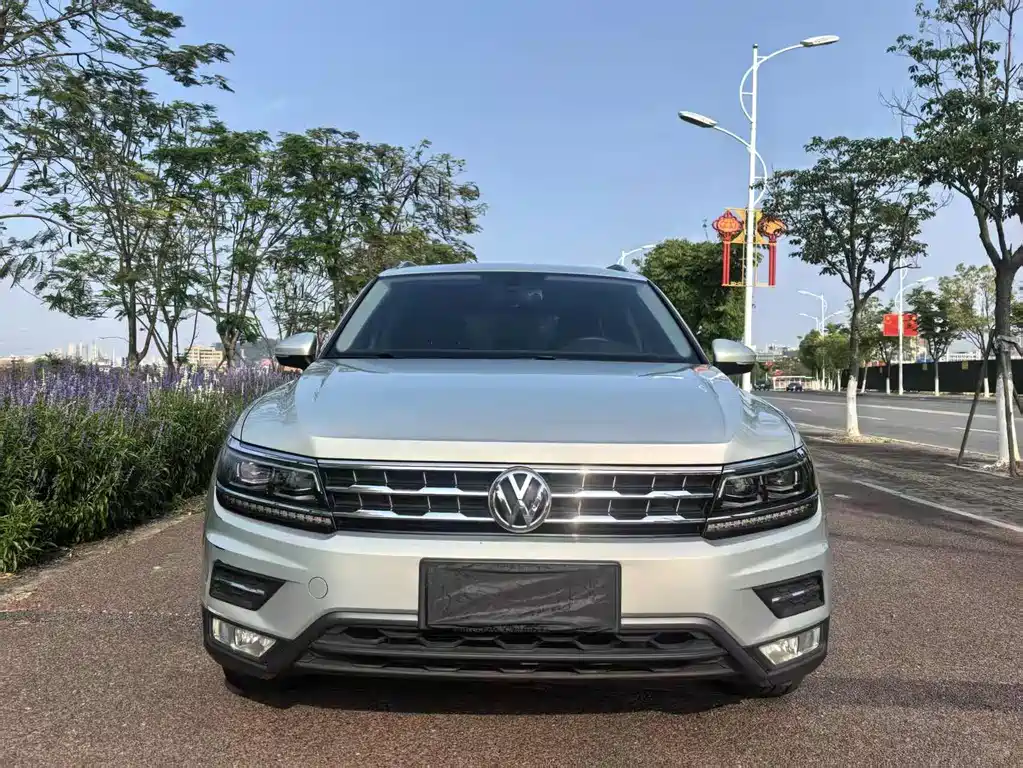 Volkswagen Tiguan L 2017 — фото 2