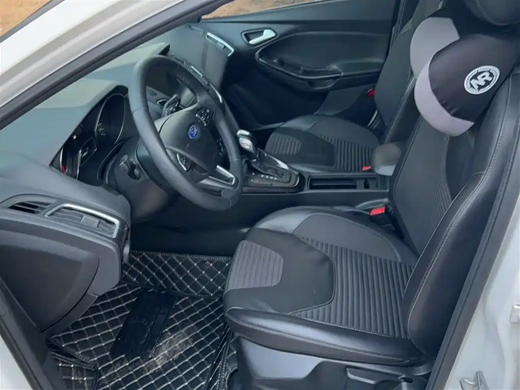 Ford Focus 2017 — фото 12