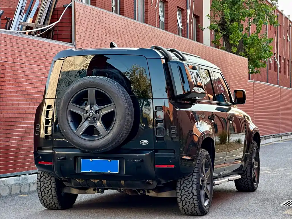 Land Rover Defender 2023 — фото 6