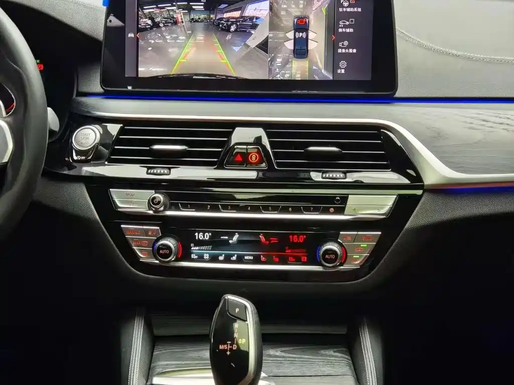 BMW 5 Series 2023 — фото 16