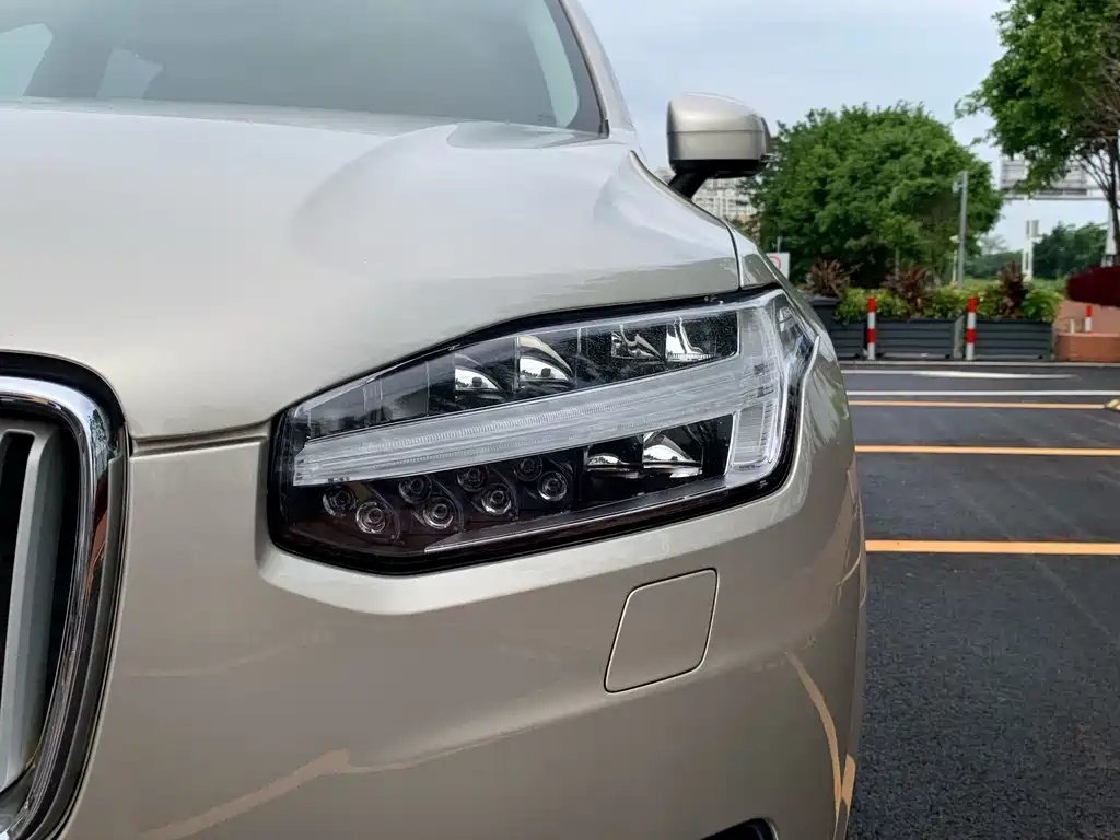 Volvo XC90 2017 — фото 11