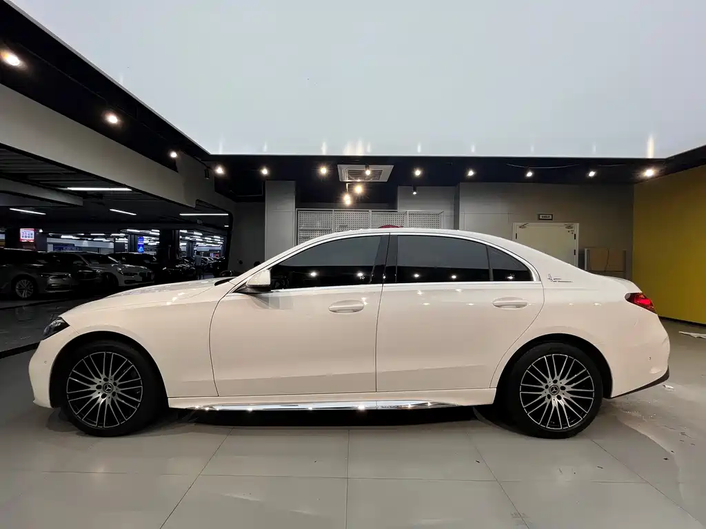 Mercedes-Benz C-Class 2023 — фото 12