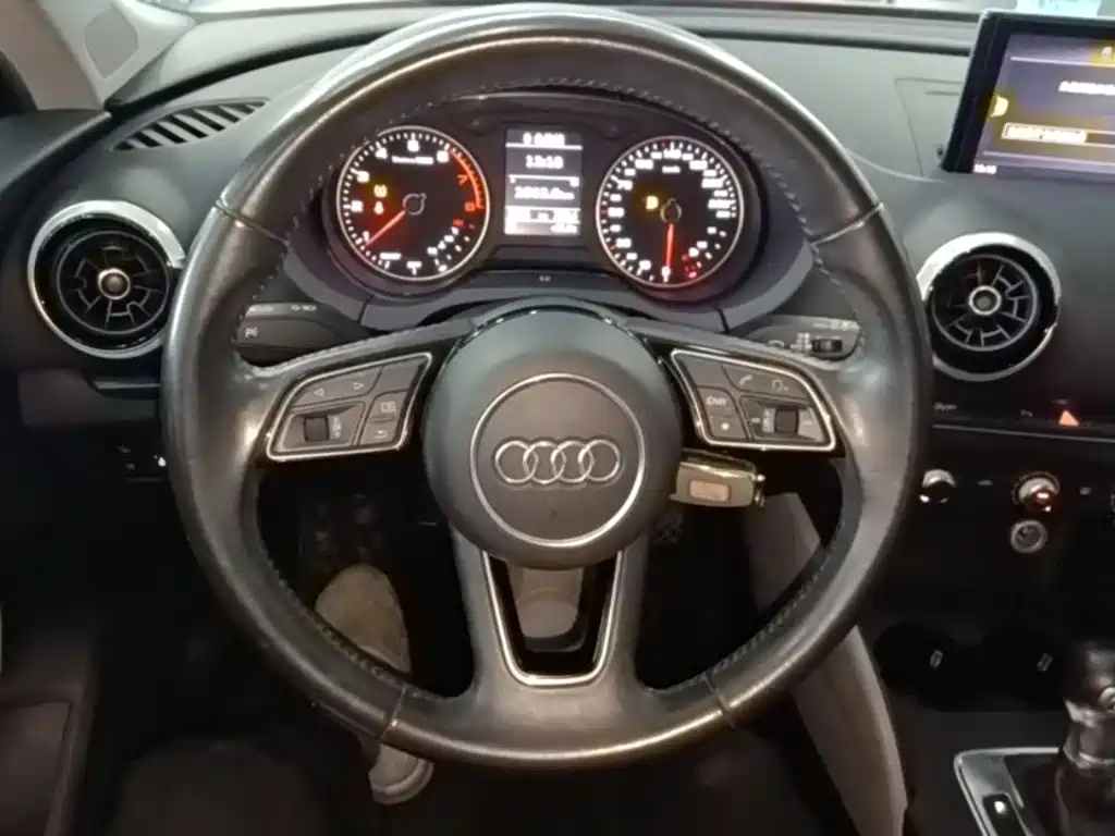 Audi A3 2018 — фото 11
