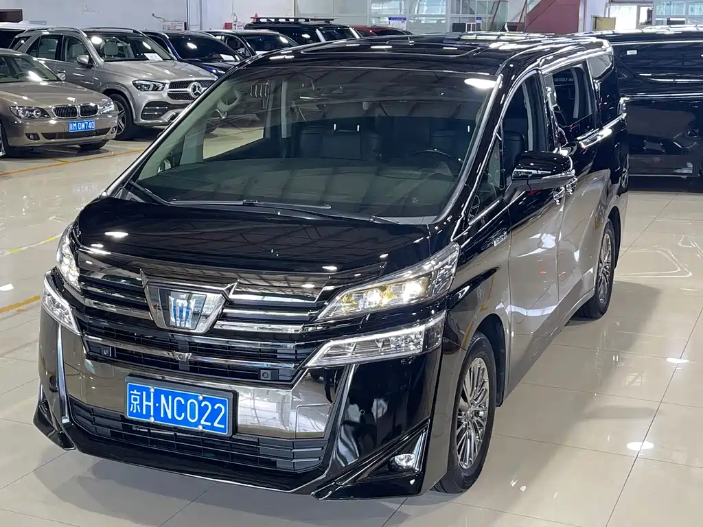 Toyota Vellfire 2023 — фото 1