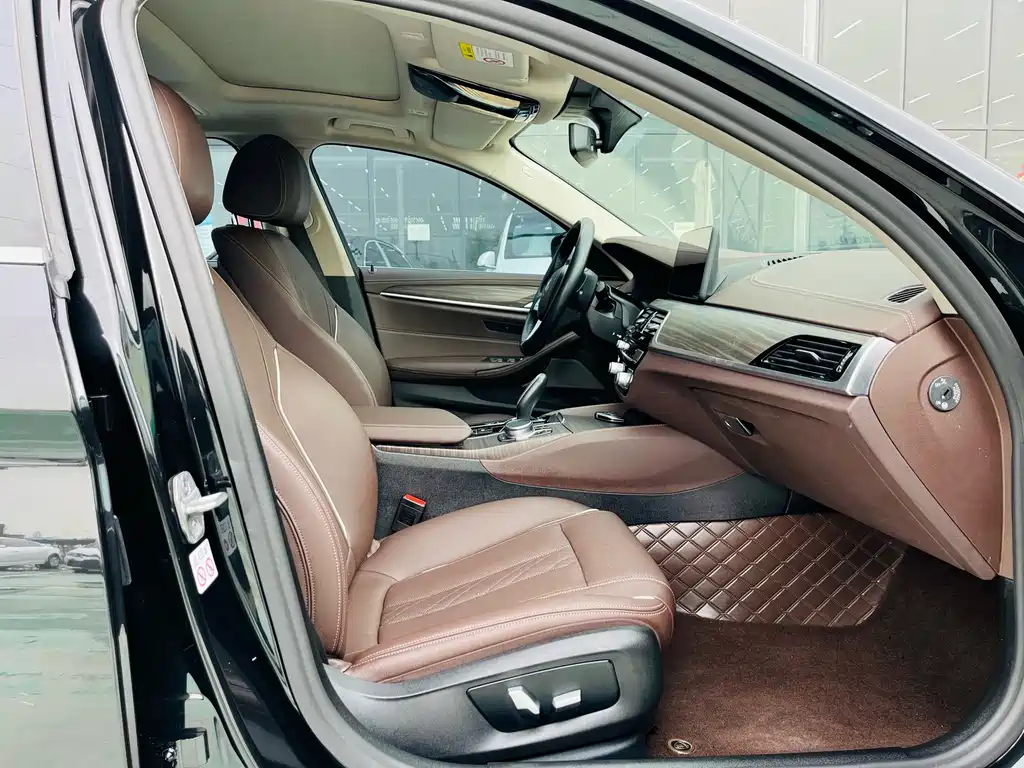 BMW 5 Series New Energy 2021 — фото 15