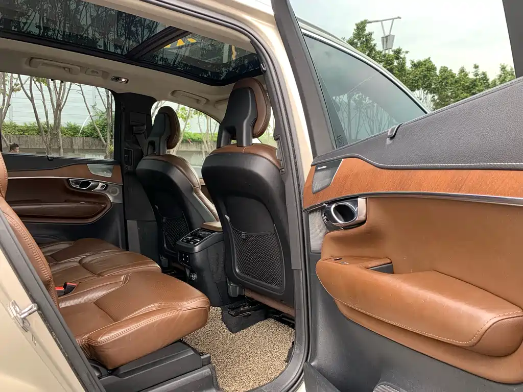 Volvo XC90 2017 — фото 16