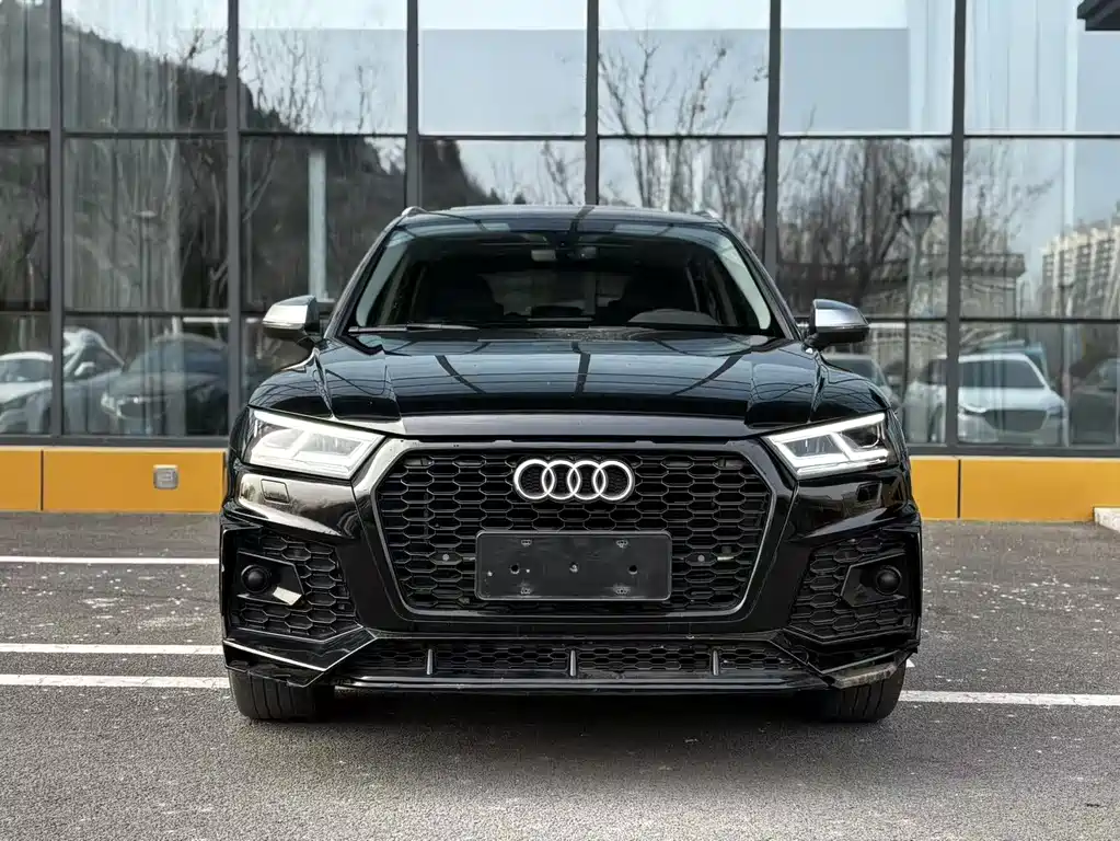 Audi Q5L 2020 — фото 1