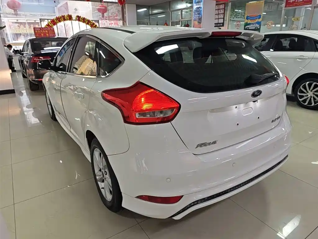 Ford Focus 2018 — фото 5