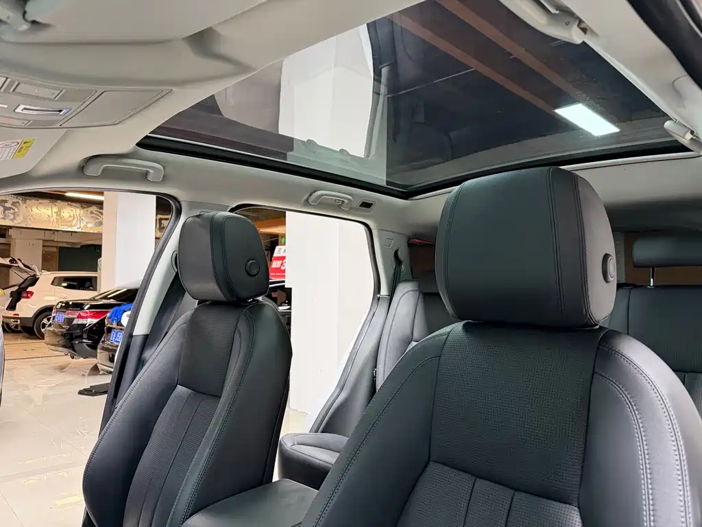 Land Rover Discovery Sport 2019 — фото 13