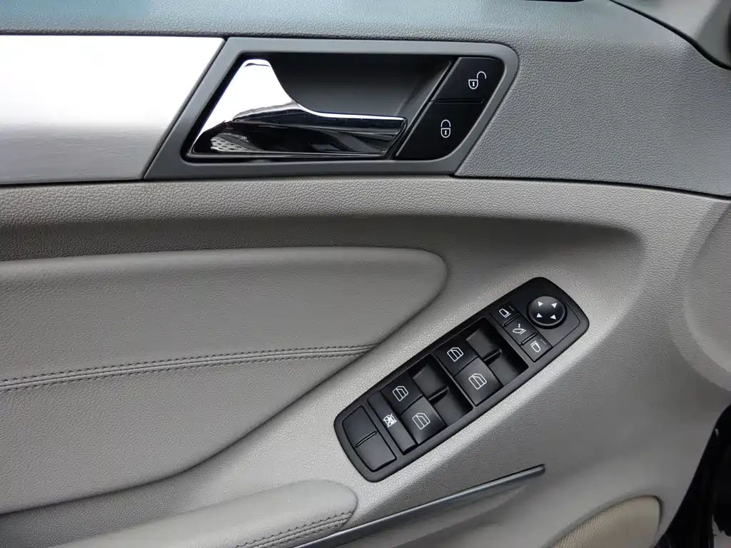 Mercedes-Benz M-Class 2012 — фото 27
