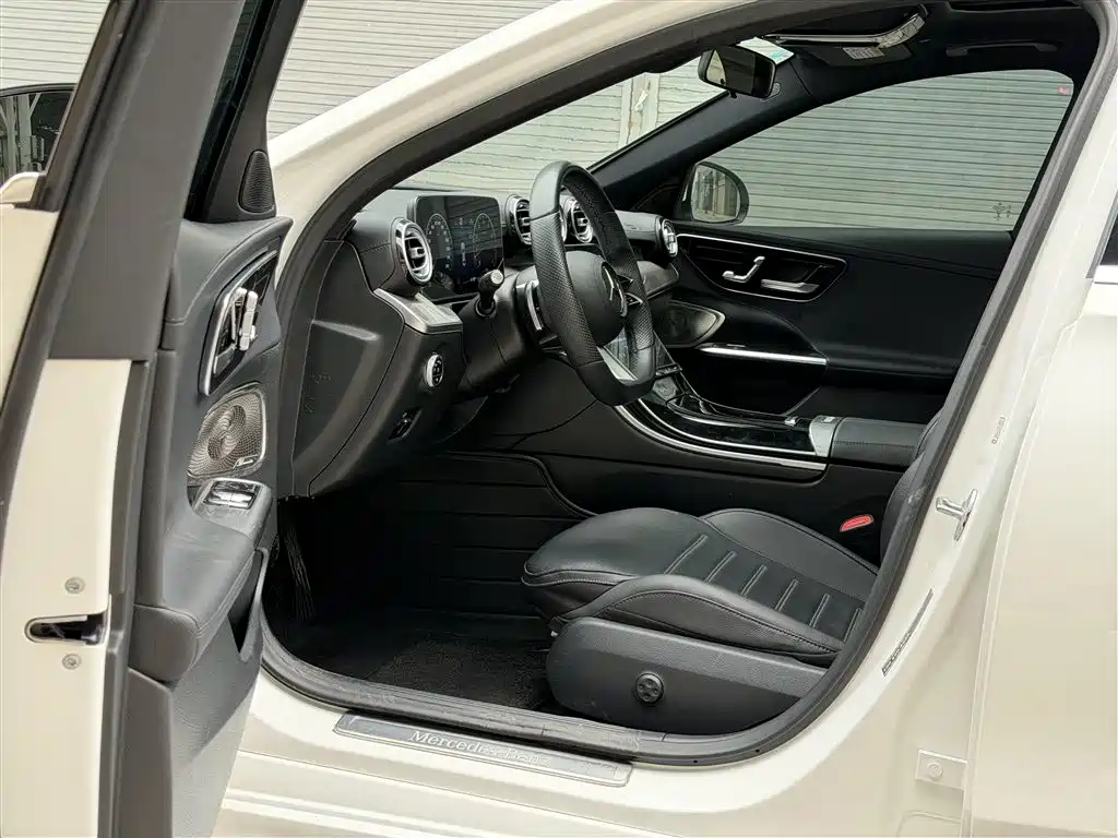 Mercedes-Benz C-Class 2022 — фото 7