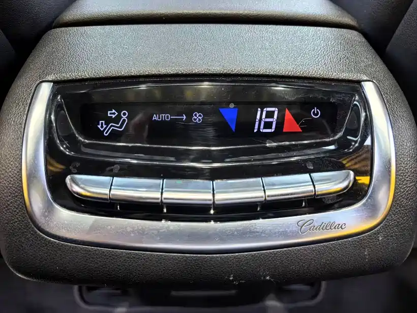 Cadillac XT6 2021 — фото 12