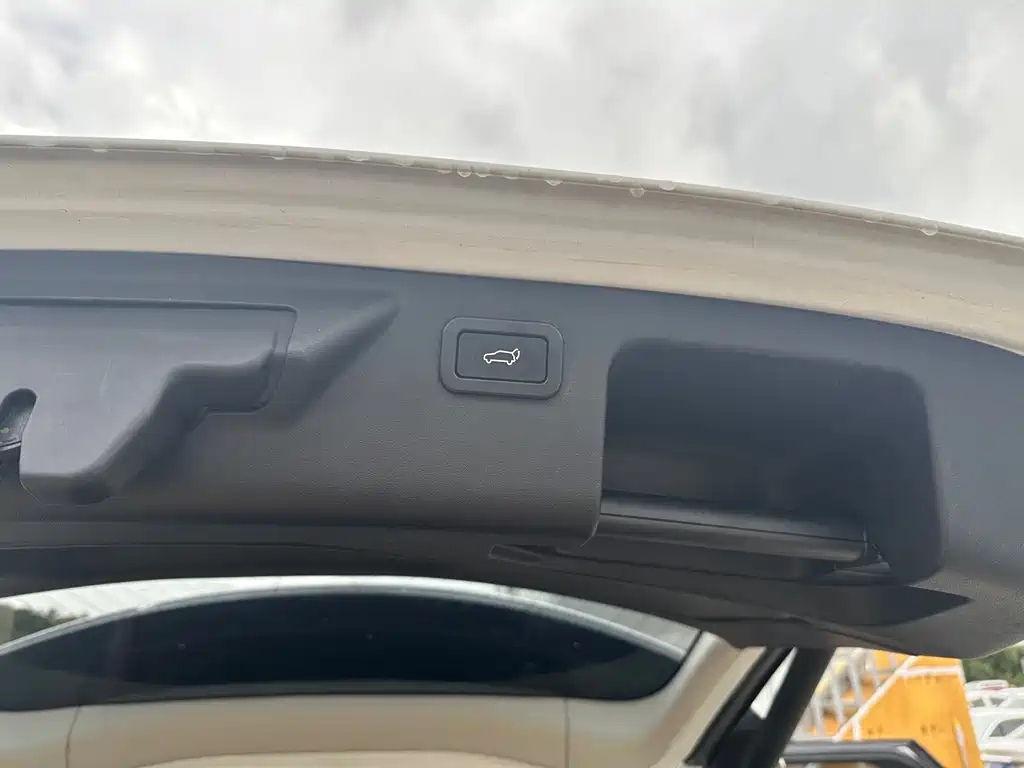 Land Rover Discovery Sport 2017 — фото 23