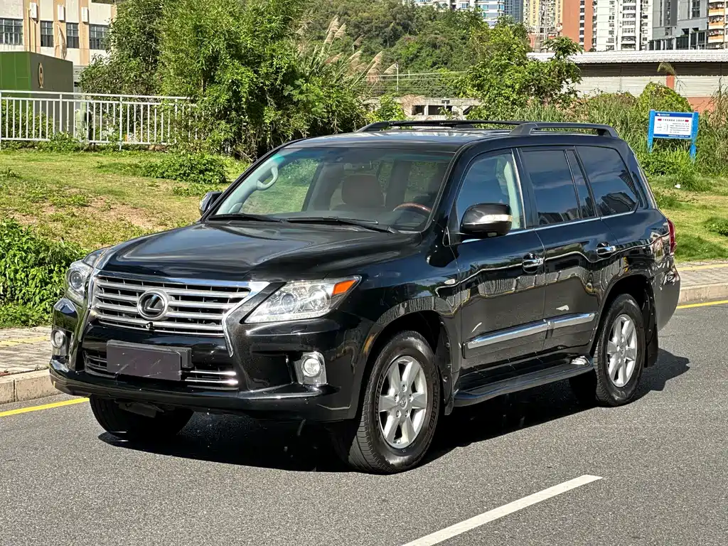 Lexus LX 2011 — фото 1