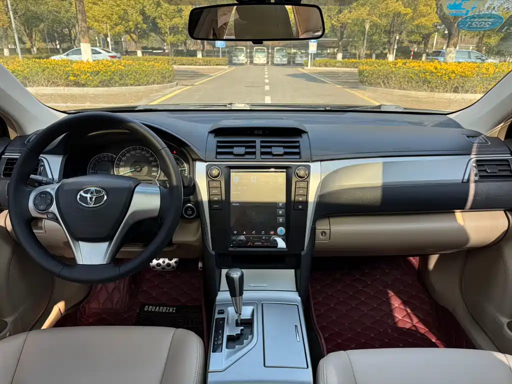 Toyota Camry 2013 — фото 8