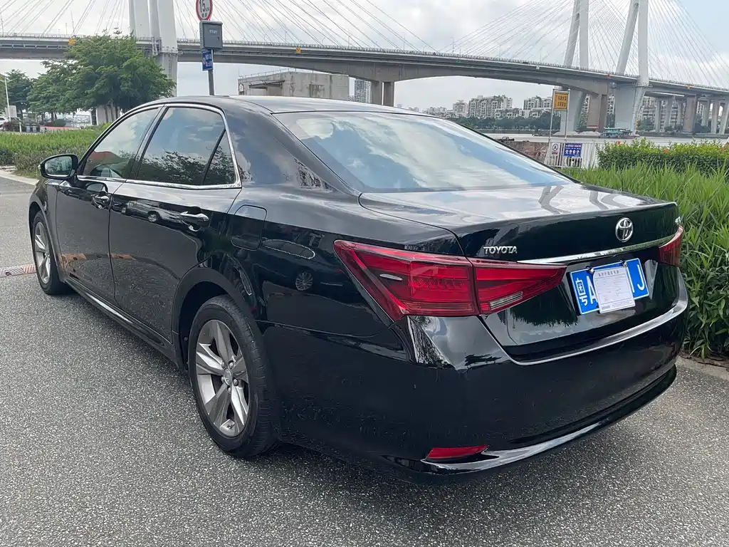 Toyota Crown 2016 — фото 5