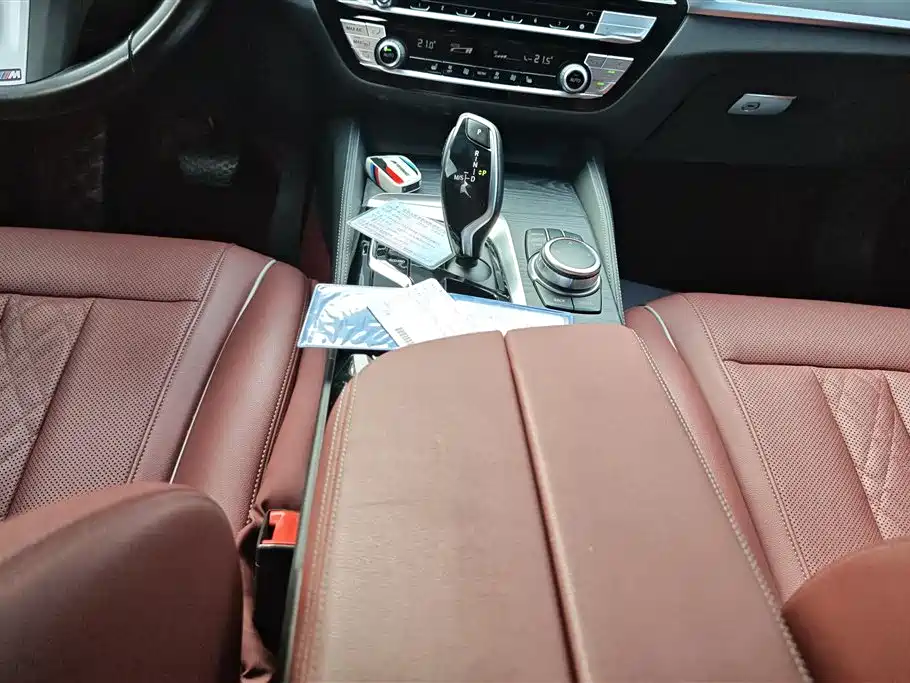 BMW 5 Series 2022 — фото 16