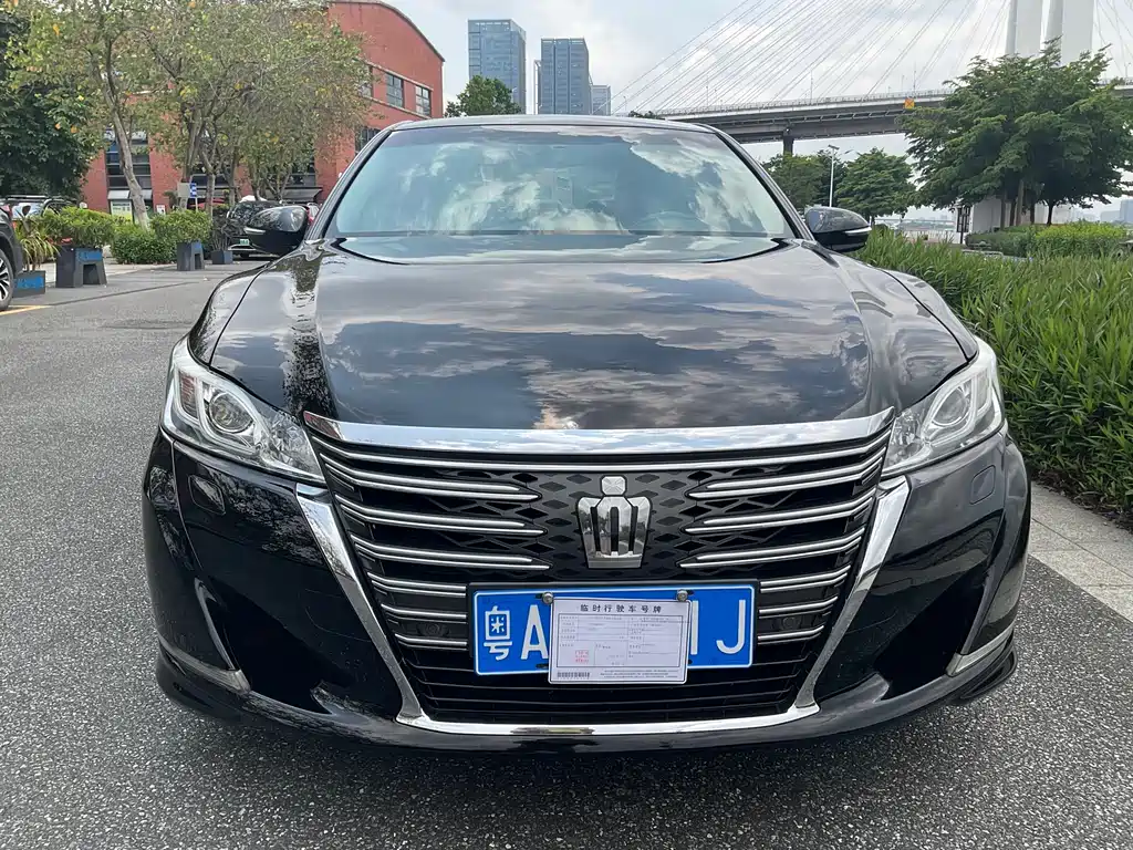 Toyota Crown 2016 — фото 2