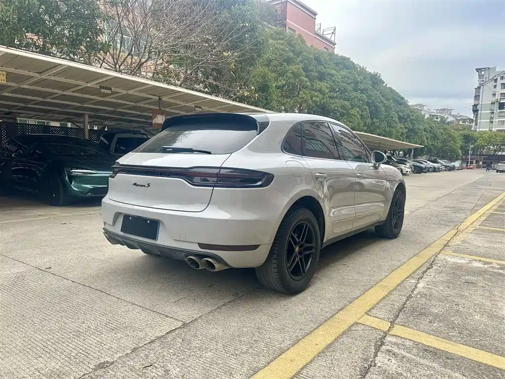 Porsche Macan 2021