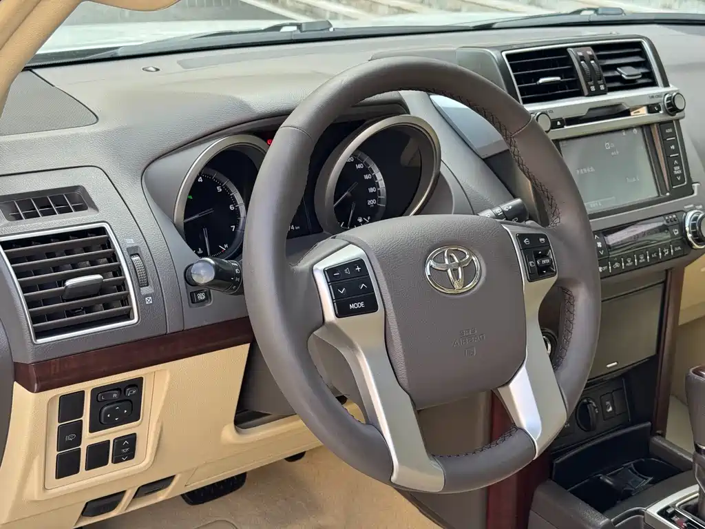 Toyota Prado 2015 — фото 8