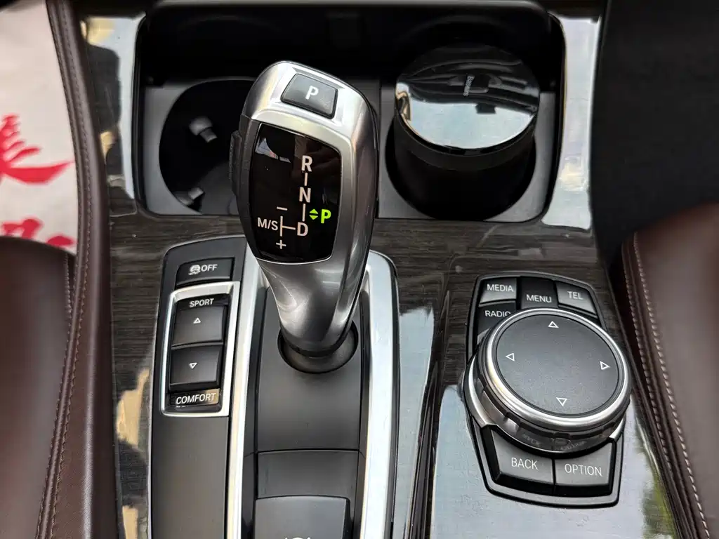 BMW 5 Series 2016 — фото 17