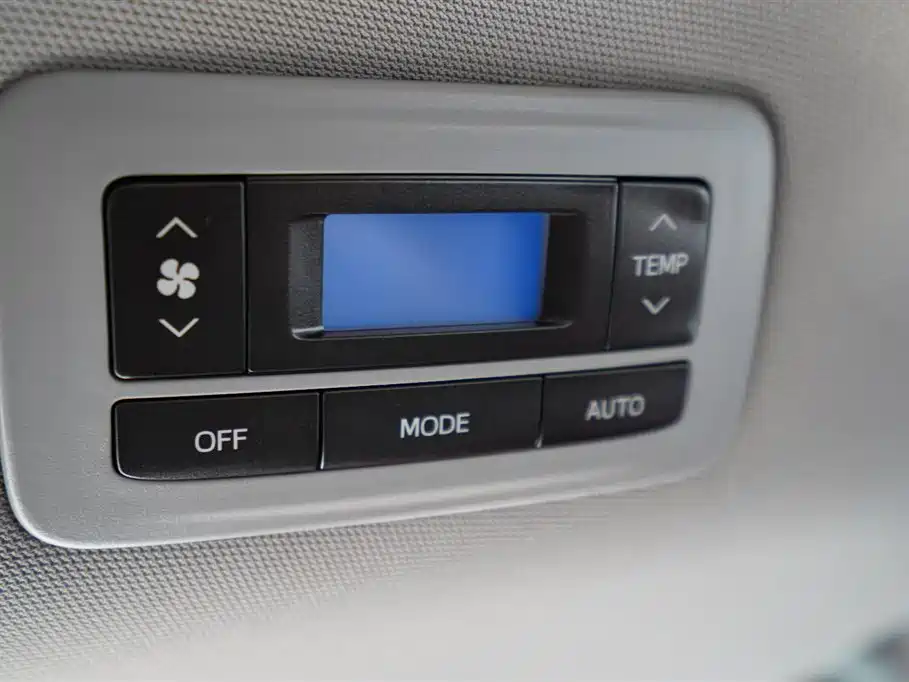 Toyota Sienna 2018 — фото 16