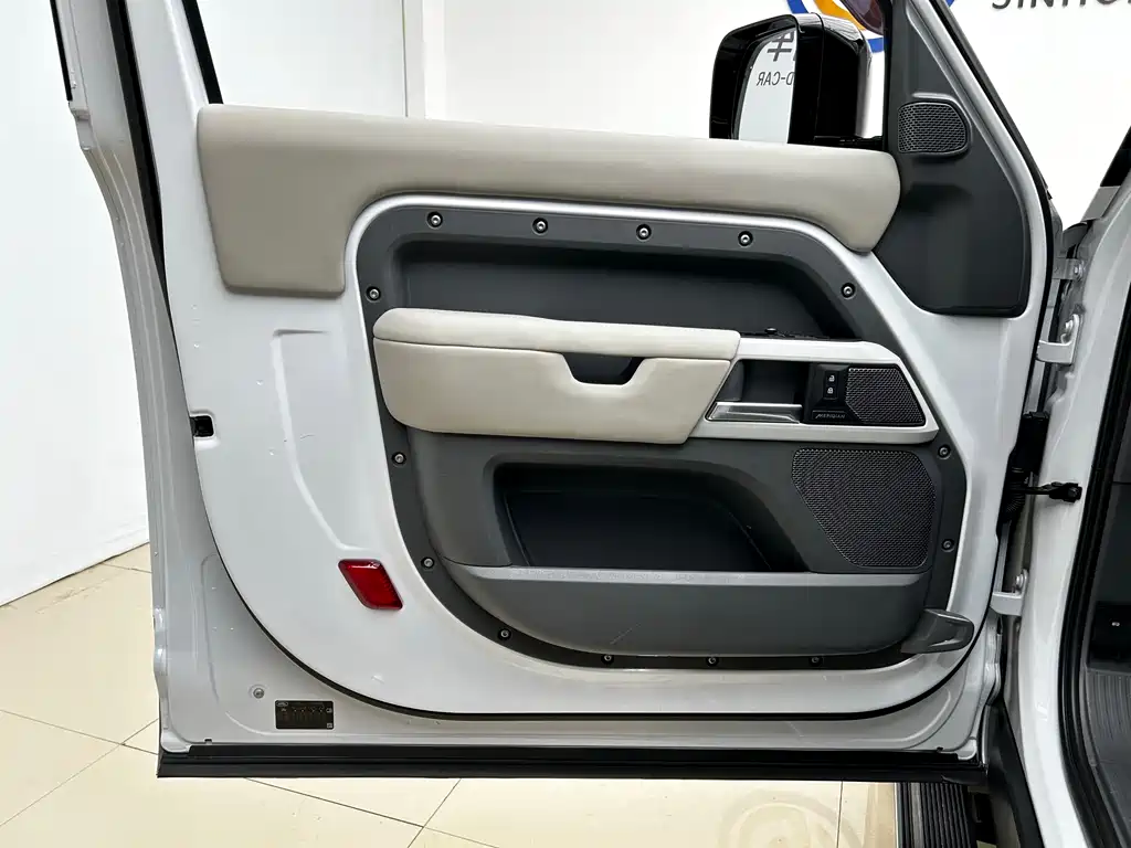 Land Rover Defender 2022 — фото 4