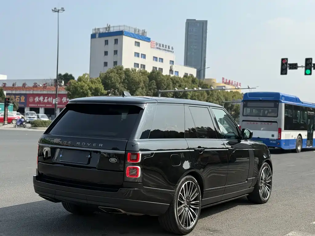 Land Rover Range Rover 2019 — фото 17