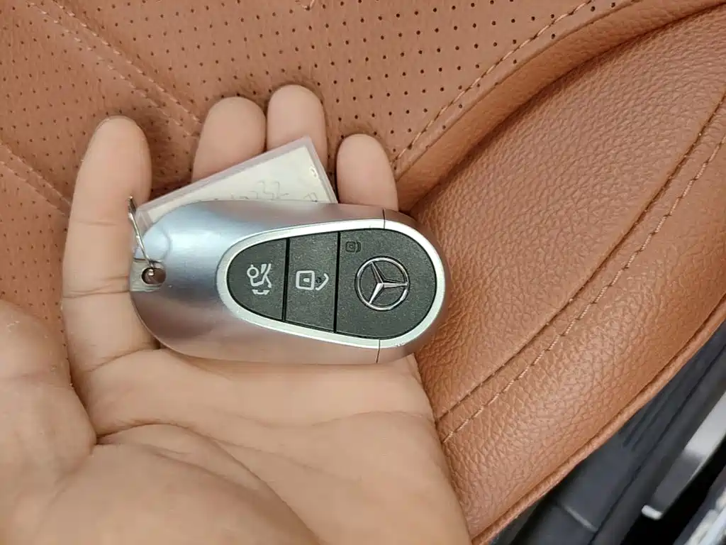 Mercedes-Benz GLC EV 2025 — фото 15