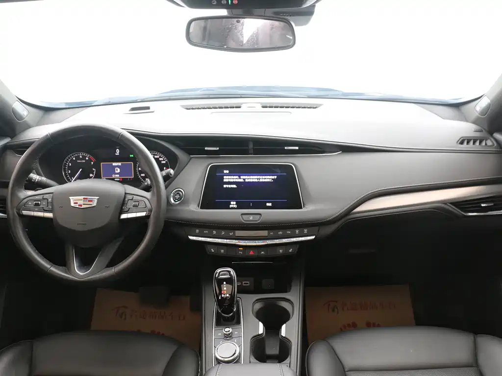 Cadillac XT4 2022 — фото 12
