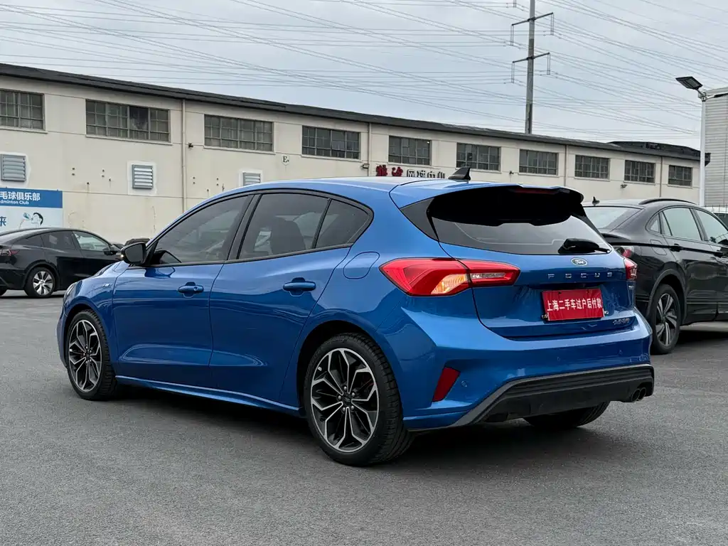 Ford Focus 2019 — фото 16