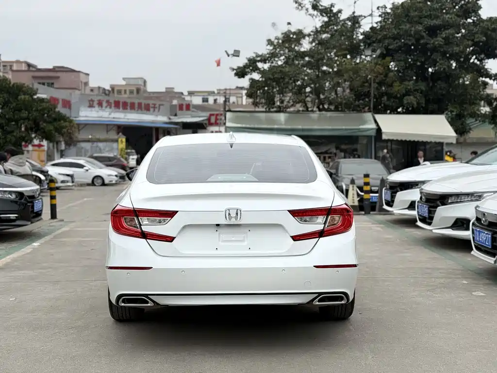 Honda Accord 2020 — фото 13