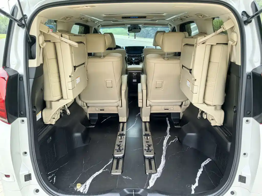 Toyota Alphard 2020 — фото 17