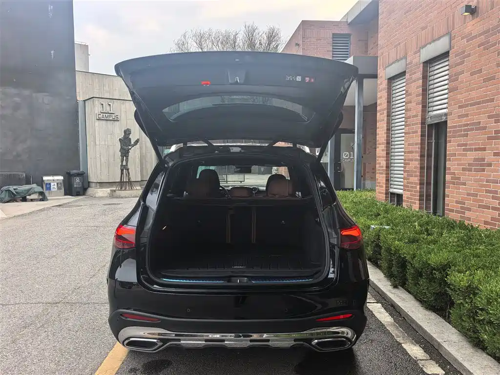 Mercedes-Benz GLC 2025