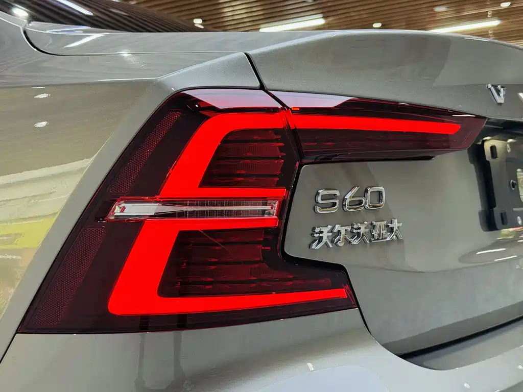 Volvo S60 2022 — фото 18