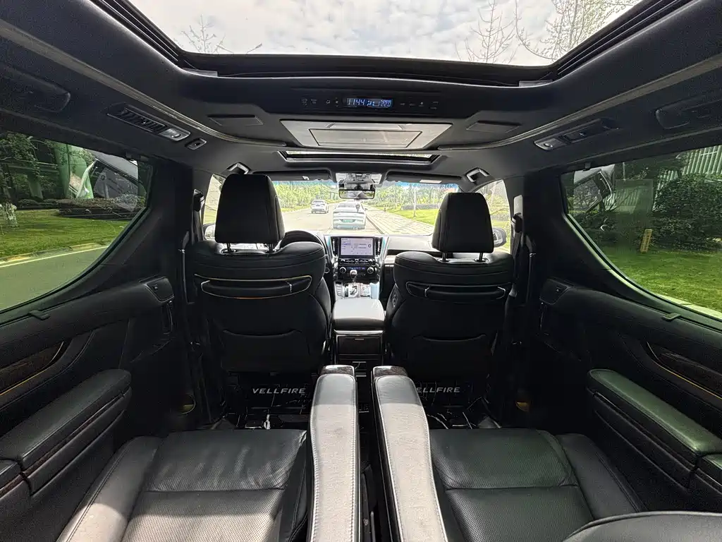 Toyota Alphard 2022 — фото 19