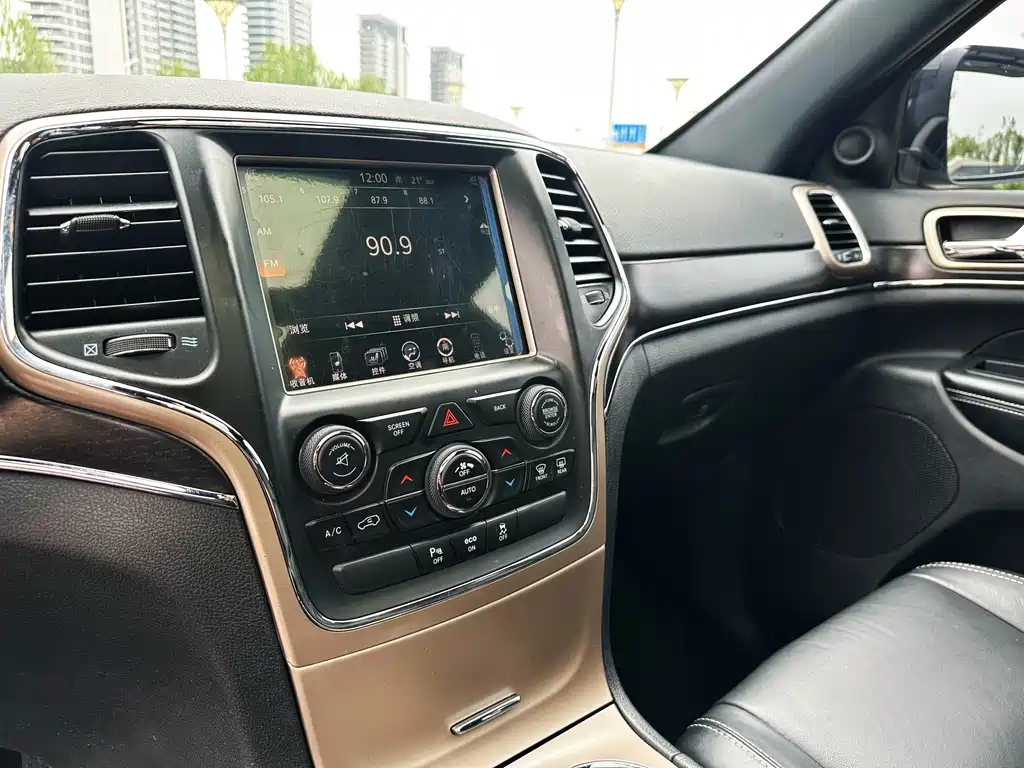 Jeep Grand Cherokee 2015 — фото 11