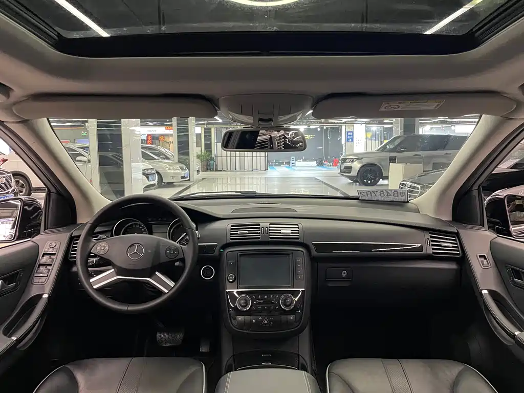Mercedes-Benz R-Class 2017 — фото 11