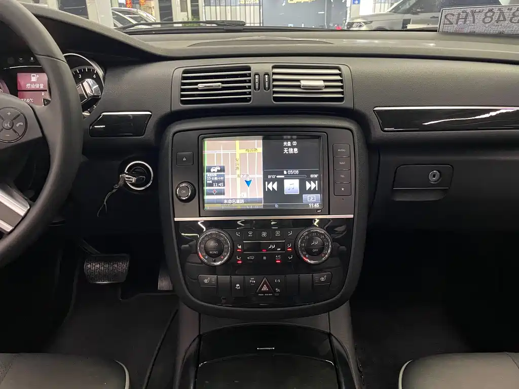 Mercedes-Benz R-Class 2017 — фото 17