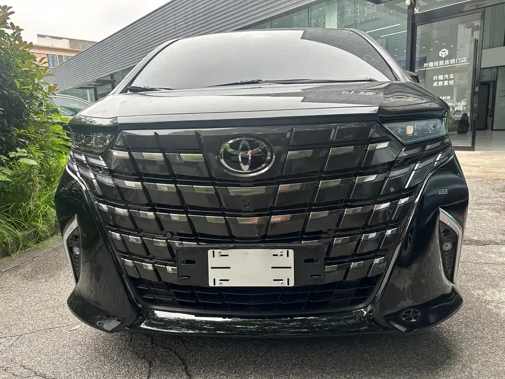 Toyota Alphard — фото 2