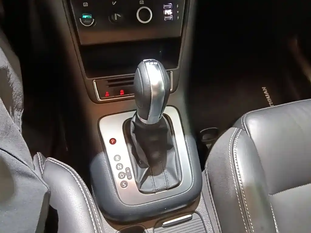 Volkswagen Tiguan 2017 — фото 14