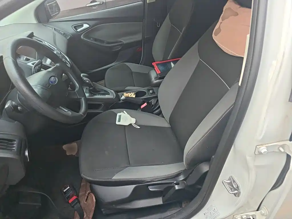 Ford Focus 2015 — фото 15