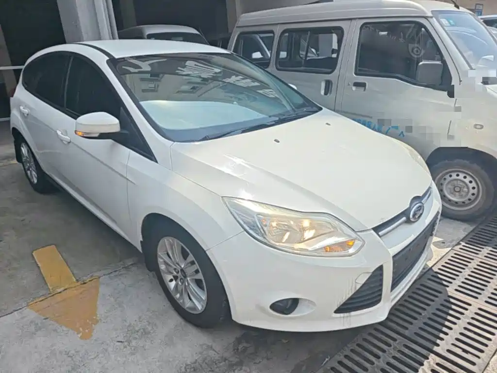 Ford Focus 2015 — фото 4