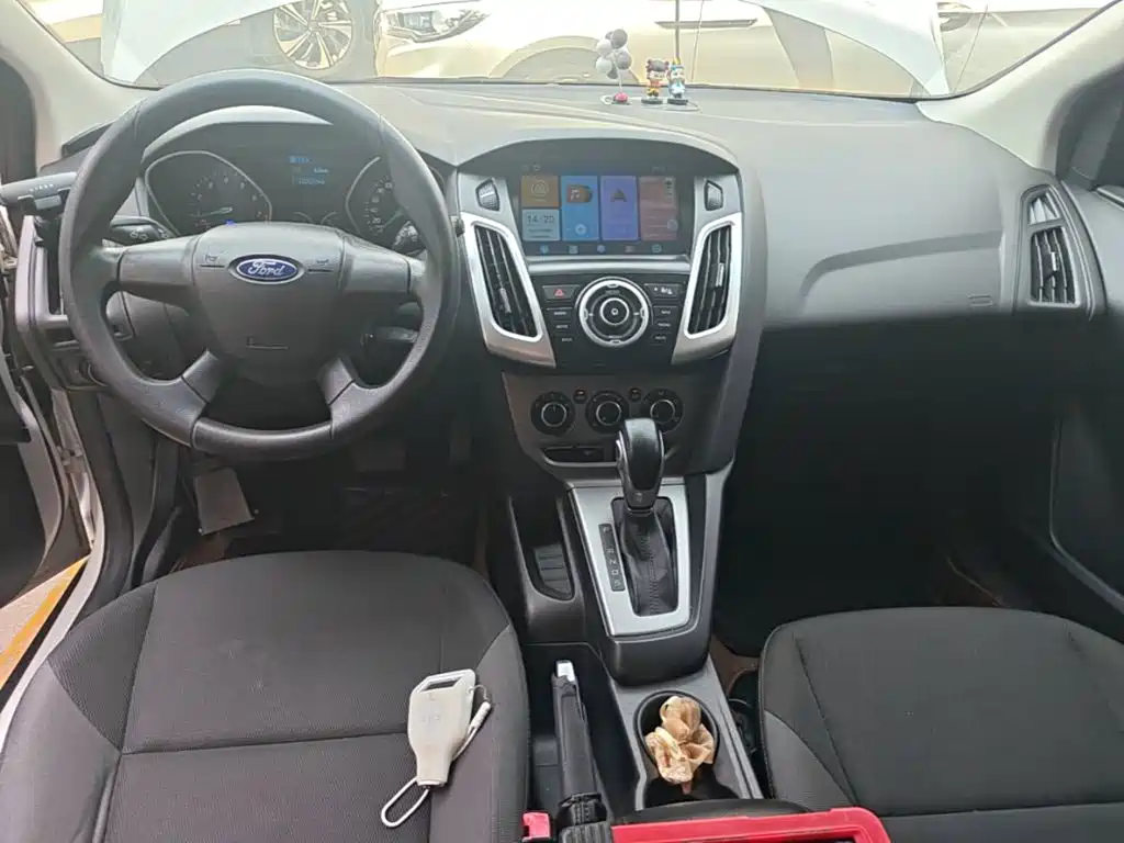 Ford Focus 2015 — фото 10